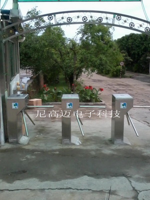 深圳市尼高迈科技 专业打造企业食堂消费三辊闸系统与校园食堂打饭排队三滚挡闸，出入口机解决方案