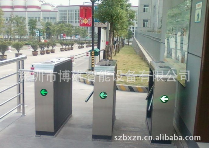 博雄桥式斜面三辊闸 高性价比的智能出入口管理专家